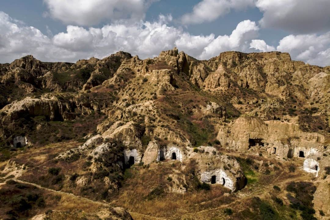 ナショナルジオグラフィックさんのインスタグラム写真 - (ナショナルジオグラフィックInstagram)「Photo by @tamaramerino_photography / Caves cover the hills of Guadix, a region in southern Spain containing around 2,000 caves that have been used as homes for generations, spread over an area of 200 hectares (500 acres). Most are occupied, with about 4,500 citizens. The caves have been used for thousands of years. The security and isolation that prehistoric populations found in these primitive natural shelters would later be sought by modern cultures, like some in southern Spain. This photo is part of my series Underland, which documents communities living underground or in caves around the world. Follow me on @tamaramerino_photography for more photos. #caves #undergroundhouse #underland」10月14日 11時34分 - natgeo