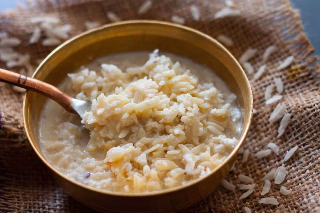 Archana's Kitchenさんのインスタグラム写真 - (Archana's KitchenInstagram)「Maharashtrian Style Gul Pohe (Sweetened Beaten Rice with Coconut), flattened rice is very famous in Mumbai, they can be had as a snack, breakfast and even just as a sweet.  Get the recipe from the smart.bio link in my profile @archanaskitchen . . . . . . #recipes #easyrecipes #breakfast #Indianbreakfast #archanaskitchen #healthyeating #highprotein #breakfastclub #dosa #dosarecipes #dosabatter #ragi #ragidosa #mysoremasaladosa #homemadefood #eatfit #cooking #food #healthyrecipes #foodphotography #recipeoftheday #comfortfood #deliciousfood #delicious #instayum #food」10月14日 11時30分 - archanaskitchen