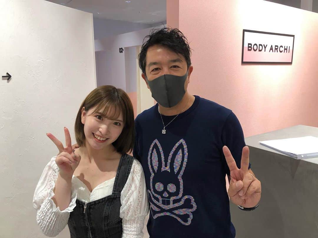 のインスタグラム：「テレビ愛知　黒ちゃんねる 今回は、女性に嬉しい情報！！ 名古屋のスパイラルタワーB2階に新しくできた、 セルフエステサロン『ボディアーキ』へ！！ delaの川崎成美ちゃんと潜入！！ どんなことができるのが？！ 詳しくは、オンエアで！！  #ボディアーキ  #女性限定  #dela  #川崎成美  #綺麗な女性  #綺麗になりたい  #セルフエステ  #通い放題  #黒ちゃんねる  #黒ちゃんねるロケ  #黒岩唯一」