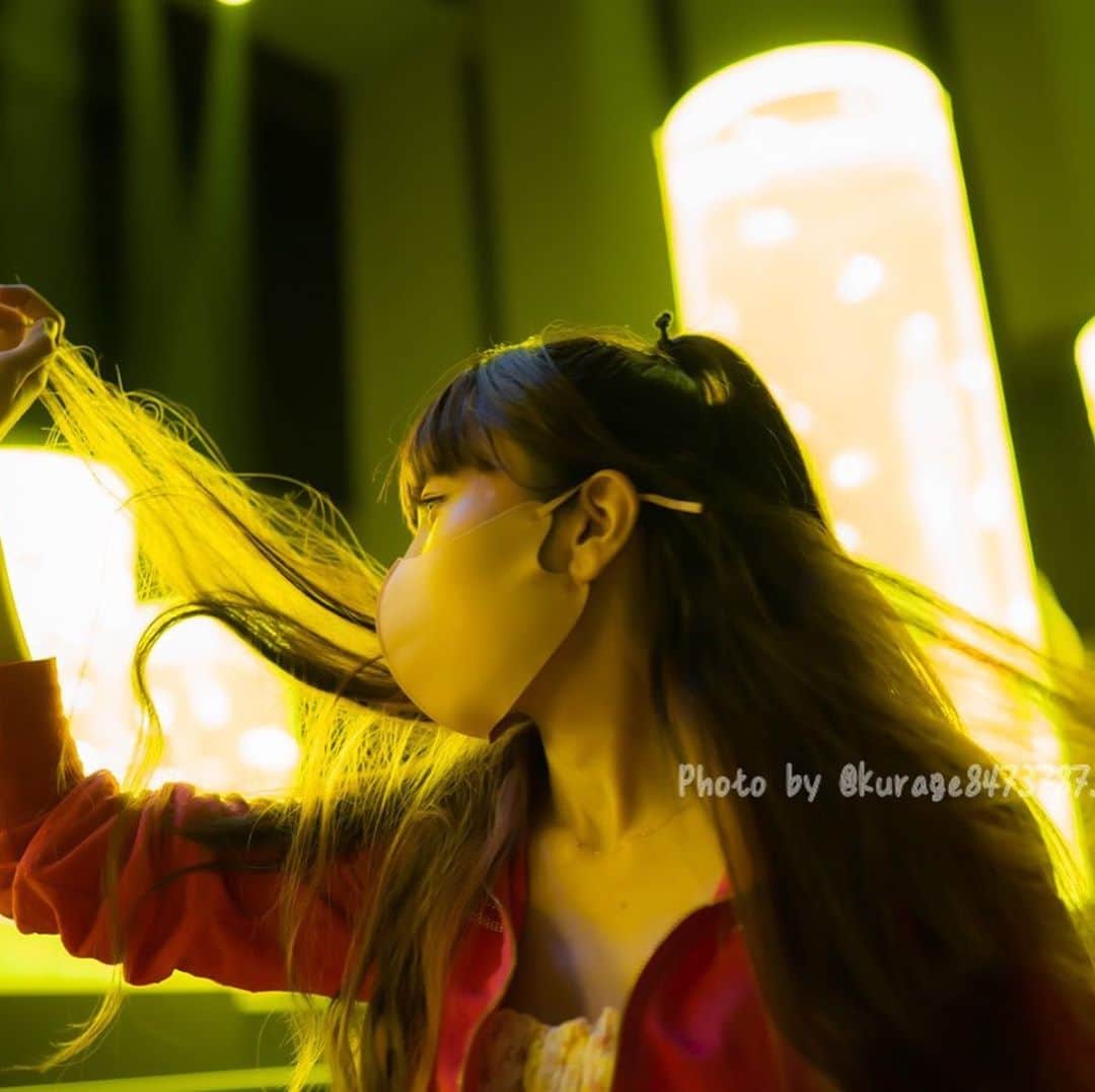 麻生真里さんのインスタグラム写真 - (麻生真里Instagram)「アートアクアリウムに行ってきたよ♡art aquarium.Collaboration between fish and projection mapping in Nihonbashi. カメラマンKurageさん #portrait #portrait_star #portraits_ig #portrait_shots #likes #portrait_universe #wheelchairgirl  #wheelchairbarbie #モデル #作品撮りモデル #麻生真里 #写真が好きな人と繋がりたい #写真撮ってる人と繋がりたい #タレント #シンガー #車椅子女子 #車椅子ユーザー #被写体 #ポートレートモデル #ポートレート #カメラマンさんと繋がりたい #アートアクアリウム #アートアクアリウム美術館 #アートアクアリウム日本橋 #artaquarium #福祉アイドルユニット #artaquariummuseum #福祉アイドル」10月14日 12時17分 - mariaso_official