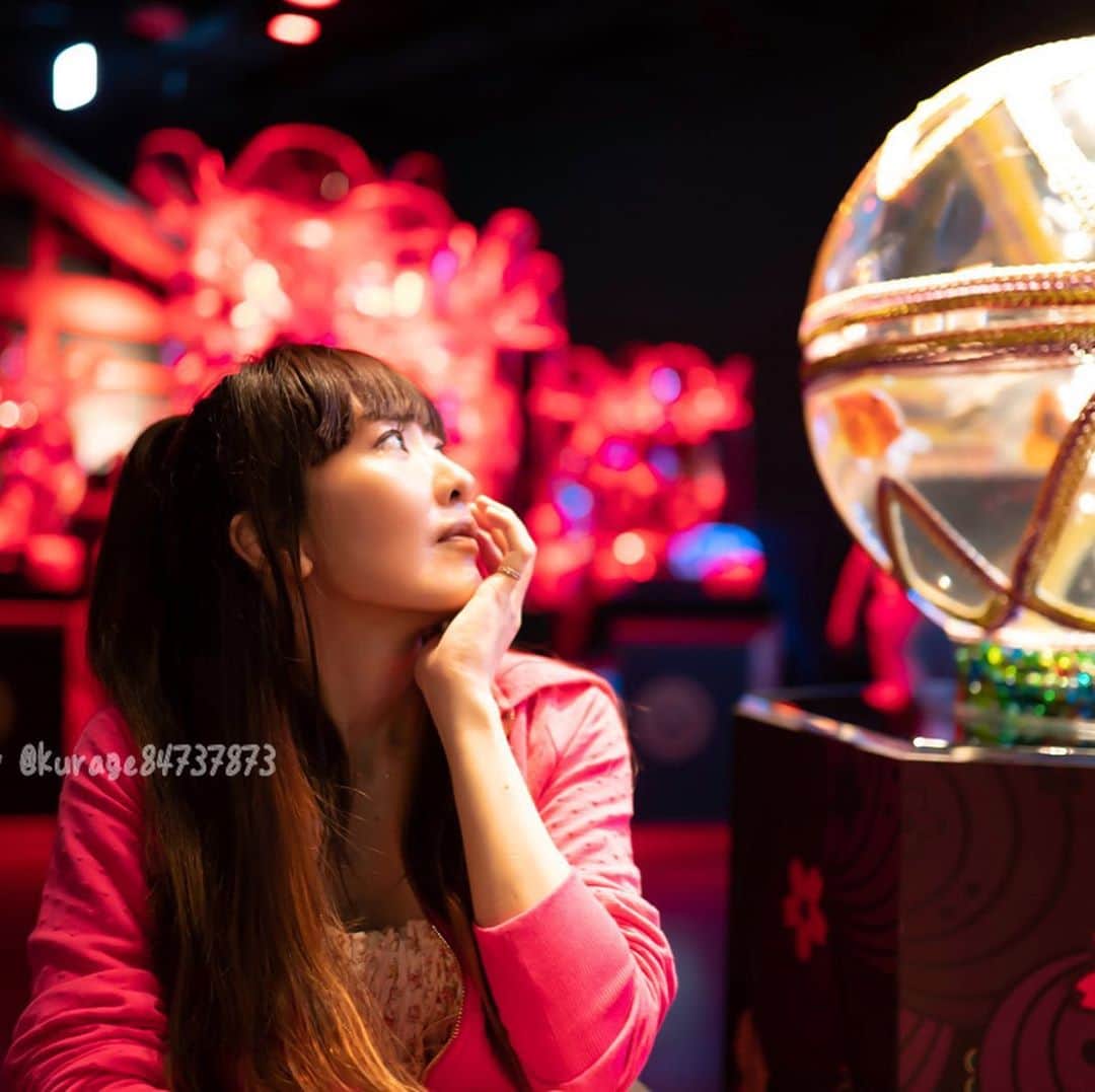 麻生真里さんのインスタグラム写真 - (麻生真里Instagram)「アートアクアリウムに行ってきたよ♡art aquarium.Collaboration between fish and projection mapping in Nihonbashi. カメラマンKurageさん #portrait #portrait_star #portraits_ig #portrait_shots #likes #portrait_universe #wheelchairgirl  #wheelchairbarbie #モデル #作品撮りモデル #麻生真里 #写真が好きな人と繋がりたい #写真撮ってる人と繋がりたい #タレント #シンガー #車椅子女子 #車椅子ユーザー #被写体 #ポートレートモデル #ポートレート #カメラマンさんと繋がりたい #アートアクアリウム #アートアクアリウム美術館 #アートアクアリウム日本橋 #artaquarium #福祉アイドルユニット #artaquariummuseum #福祉アイドル」10月14日 12時17分 - mariaso_official