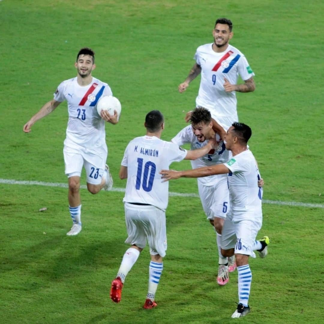 FIFAワールドカップさんのインスタグラム写真 - (FIFAワールドカップInstagram)「Late heroics in South America! 🐯   🇨🇴 Colombia grasp a last-minute draw while Argentina and Brazil stay perfect with two wins from two. Meanwhile, Ecuador recover against Uruguay and Paraguay stun Venezuela away.    🇧🇷 With his hat-trick, @neymarjr surpasses @ronaldo and becomes Brazil’s second-highest goalscorer ever – looking up to O Rei @pele! 👑    #WorldCup #WCQ #Eliminatorias #FWC」10月14日 12時11分 - fifaworldcup