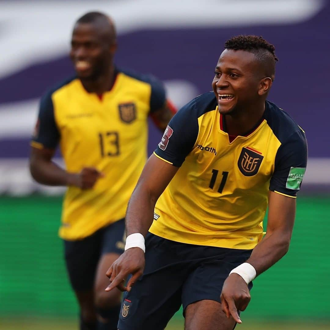 FIFAワールドカップさんのインスタグラム写真 - (FIFAワールドカップInstagram)「Late heroics in South America! 🐯   🇨🇴 Colombia grasp a last-minute draw while Argentina and Brazil stay perfect with two wins from two. Meanwhile, Ecuador recover against Uruguay and Paraguay stun Venezuela away.    🇧🇷 With his hat-trick, @neymarjr surpasses @ronaldo and becomes Brazil’s second-highest goalscorer ever – looking up to O Rei @pele! 👑    #WorldCup #WCQ #Eliminatorias #FWC」10月14日 12時11分 - fifaworldcup