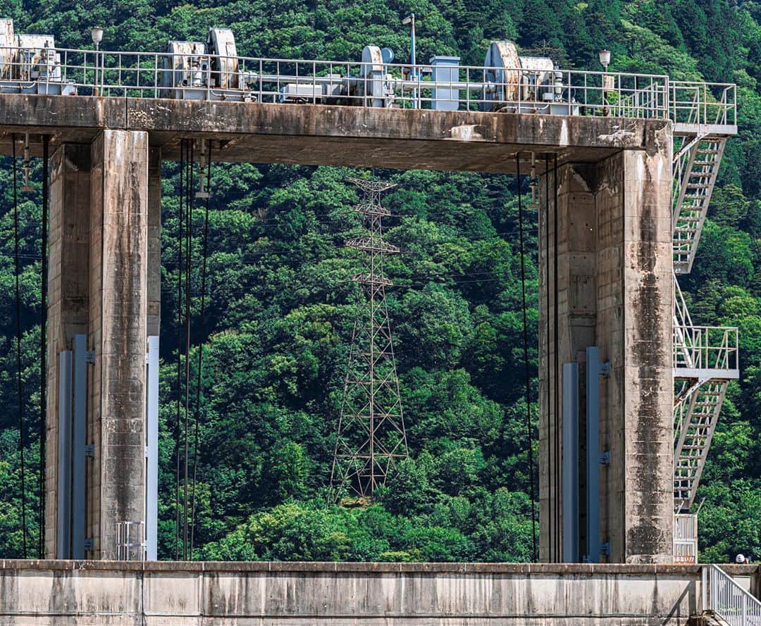 東京電力ホールディングス株式会社さんのインスタグラム写真 - (東京電力ホールディングス株式会社Instagram)「高瀬ダム　ゲート(2020年8月撮影) Takase Dam Gate 約70畳の大きさのゲートが2門設置されていて、1,700m3/sの水を放流できます。 #東京電力 #東電 #tepco #長野県 #nagano #高瀬ダム #ダム #ダムカード #ダム好き #ダム巡り」10月14日 12時12分 - tepco.official