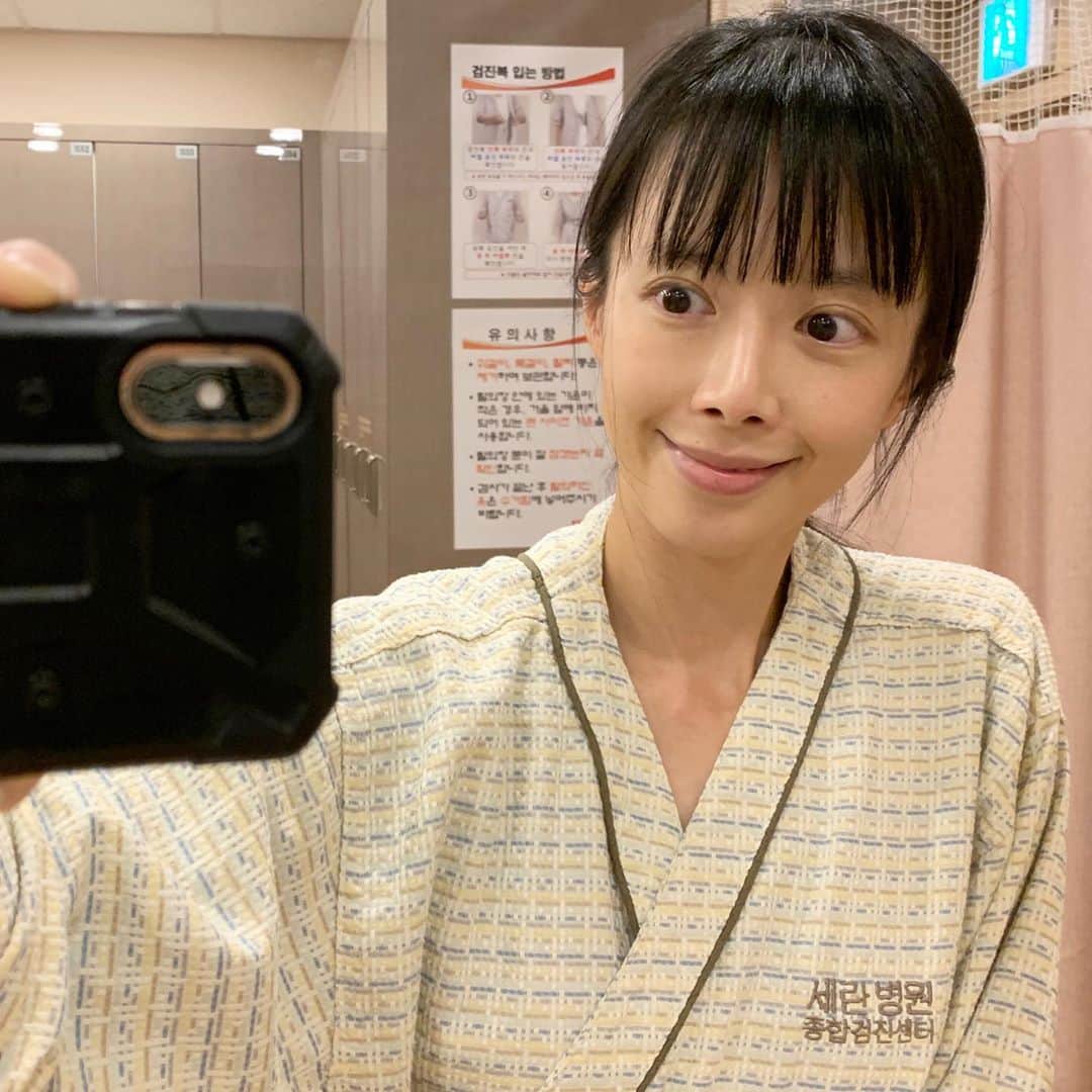 シン・ジスのインスタグラム：「건강하게 오래 살고싶어졌습니다 토깽이같이사랑스러운딸과 나이많은아들같은 남편이 있으니까요🤝 세란병원에서 면밀하게 검사받았습니다 결과가 좋아야할텐데 말이죠? 두근두근 #세란병원#세란병원종합건강검진센터#건강검진」