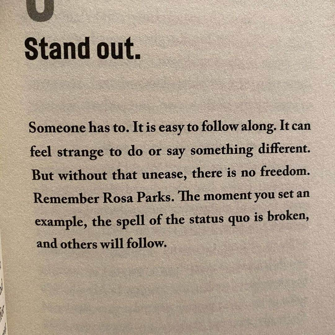 レイ・アレンさんのインスタグラム写真 - (レイ・アレンInstagram)「The incredible things that we celebrate about our world are in large part due to people that weren’t afraid to stand out! No one remembers you for standing in a crowd, but they do remember you for standing out of it!  #courage #standout #ontyranny #churchill #ww2history #rosaparks」10月14日 12時16分 - trayfour