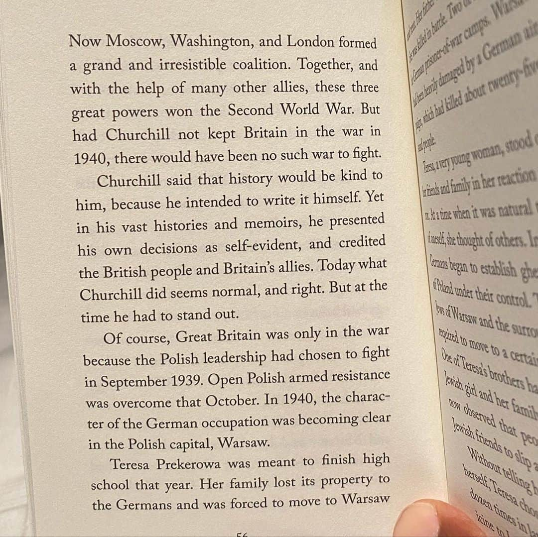 レイ・アレンさんのインスタグラム写真 - (レイ・アレンInstagram)「The incredible things that we celebrate about our world are in large part due to people that weren’t afraid to stand out! No one remembers you for standing in a crowd, but they do remember you for standing out of it!  #courage #standout #ontyranny #churchill #ww2history #rosaparks」10月14日 12時16分 - trayfour