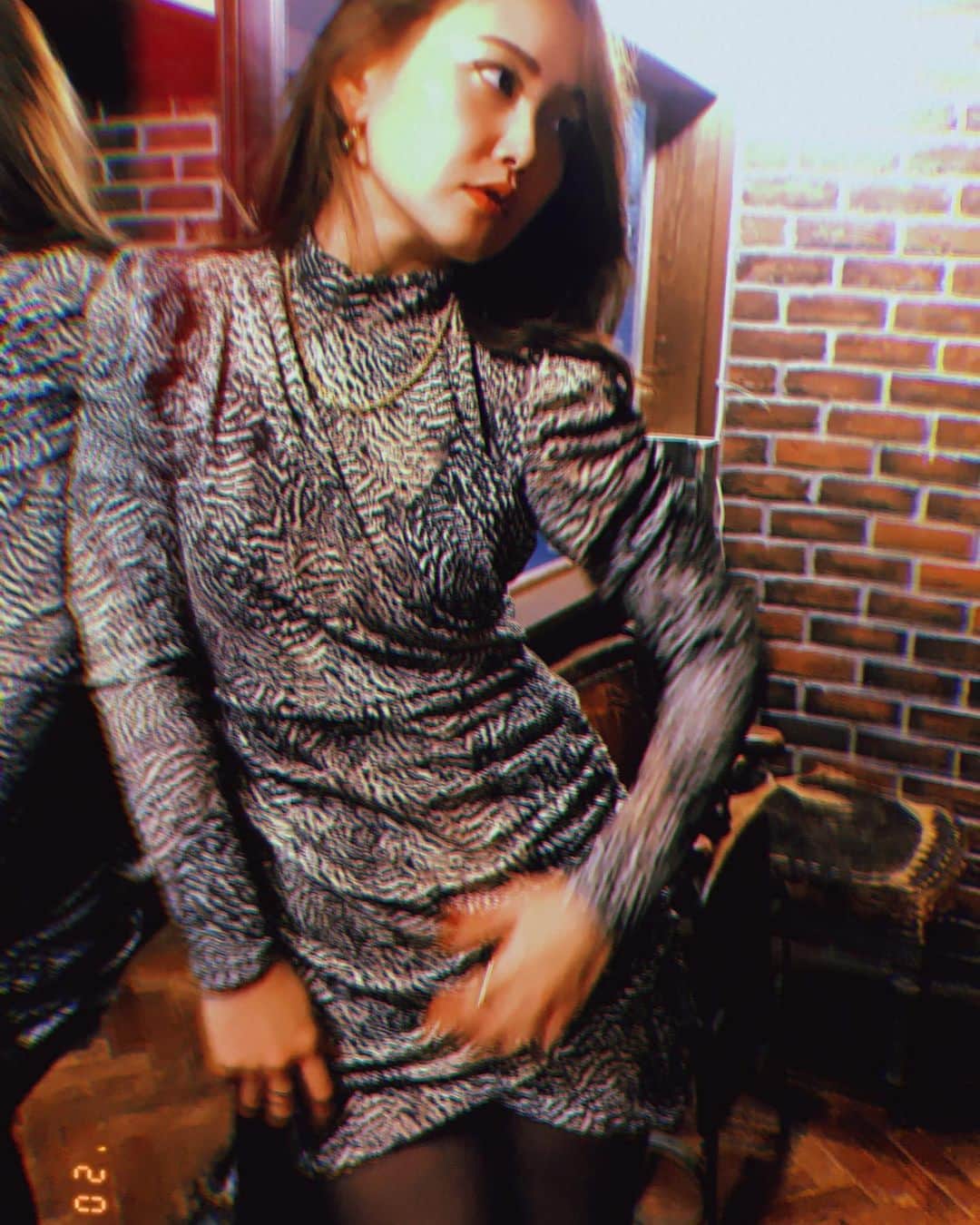 のインスタグラム：「. 迷子の迷子の関西人🐙❤️💧 . いっぱい詰め込んでるはずなのに 攻撃力低い‼️コイキングみたい🥵 . ギャラドスまで程遠い🐉⚡️ . #撮影#ポートレートモデル#バブリー#衣装 #ドレス#パワパフ#👗#🥻#💎#迷子#❤️ #きっとみつかる#とりあえず#我慢#🌟#😤😤😤 #コイキング#ポケモン#ギャラドス#ハイドロポンプ #pokemon#pokemoncenter#🤮🤮🤮」