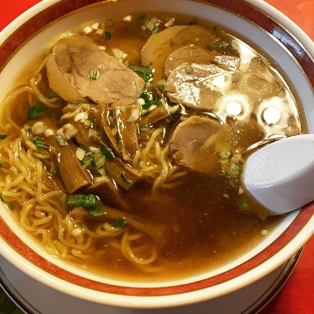 浅田信一のインスタグラム：「ごくありふれた普通のチャーシュー麺が食べたくてさ🍜」