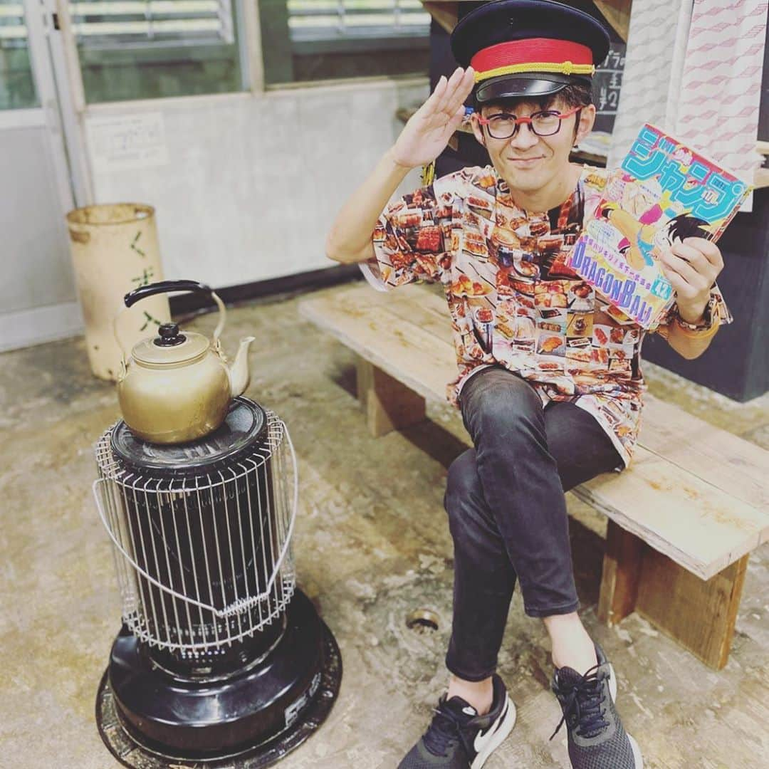 富所哲平さんのインスタグラム写真 - (富所哲平Instagram)「#モグラ #もぐら駅 #土合駅 #焼きまんじゅう #レトロ #週刊少年ジャンプ #ドラゴンボール #止まった時間 #石油ストープ #駅長コス #山ストール #手ぬぐい #駅舎 #カフェ #映え #アンカンミンカン富所」10月14日 12時32分 - tomitetsu823