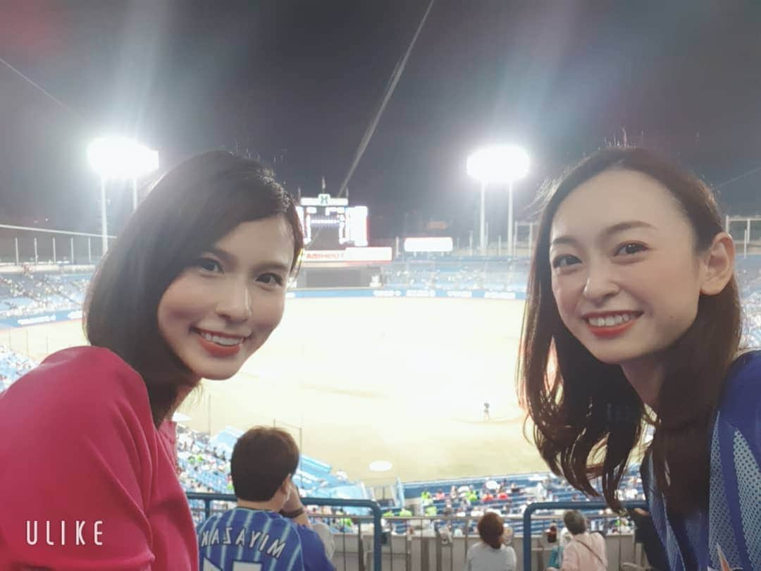 瞳ゆゆさんのインスタグラム写真 - (瞳ゆゆInstagram)「昨日は、まなさんにお誘いいただいて神宮へ⚾ 久しぶりにお会いできて嬉しい✨✨  そうそうこの感じ！ いるだけでワクワクが止まらない♥️  さて、私は誰のユニフォームを着ているでしょう？  #神宮球場 #ビジター #横浜べイスターズ #ベイスターズ #野球観戦 #野球女子」10月14日 12時34分 - yuyu_hitomi