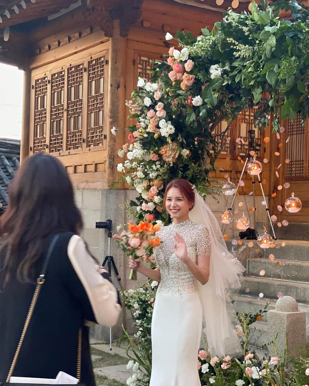 ジェイさんのインスタグラム写真 - (ジェイInstagram)「✨🌼🌷👰🏻💍🤍 #료한앤장 #엔조최재훈 #이로스타일 #제니하우스웨딩 #스플렌디노」10月14日 12時41分 - kimjeii