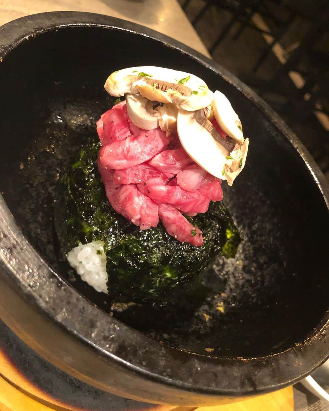 一鷹杏奈さんのインスタグラム写真 - (一鷹杏奈Instagram)「@ushigoro_yakiniku  五反田にある、 #うしごろバンビーナ に行ってきたよぉー💕 季節のコース頼んだんだけど めちゃくちゃ美味しかったぁ✨ 足りないかもっておもってたけど 満腹すぎて 大満足❣️  もっかいいこー😍 最後の石焼きのリゾットも 食べたことなかったけど、 めっちゃ美味しかったぁ✨  美味しいもの食べるって幸せ🥺  #焼肉#うしごろ#肉食女子  #うまい#大満足#五反田」10月14日 12時42分 - annaichitaka
