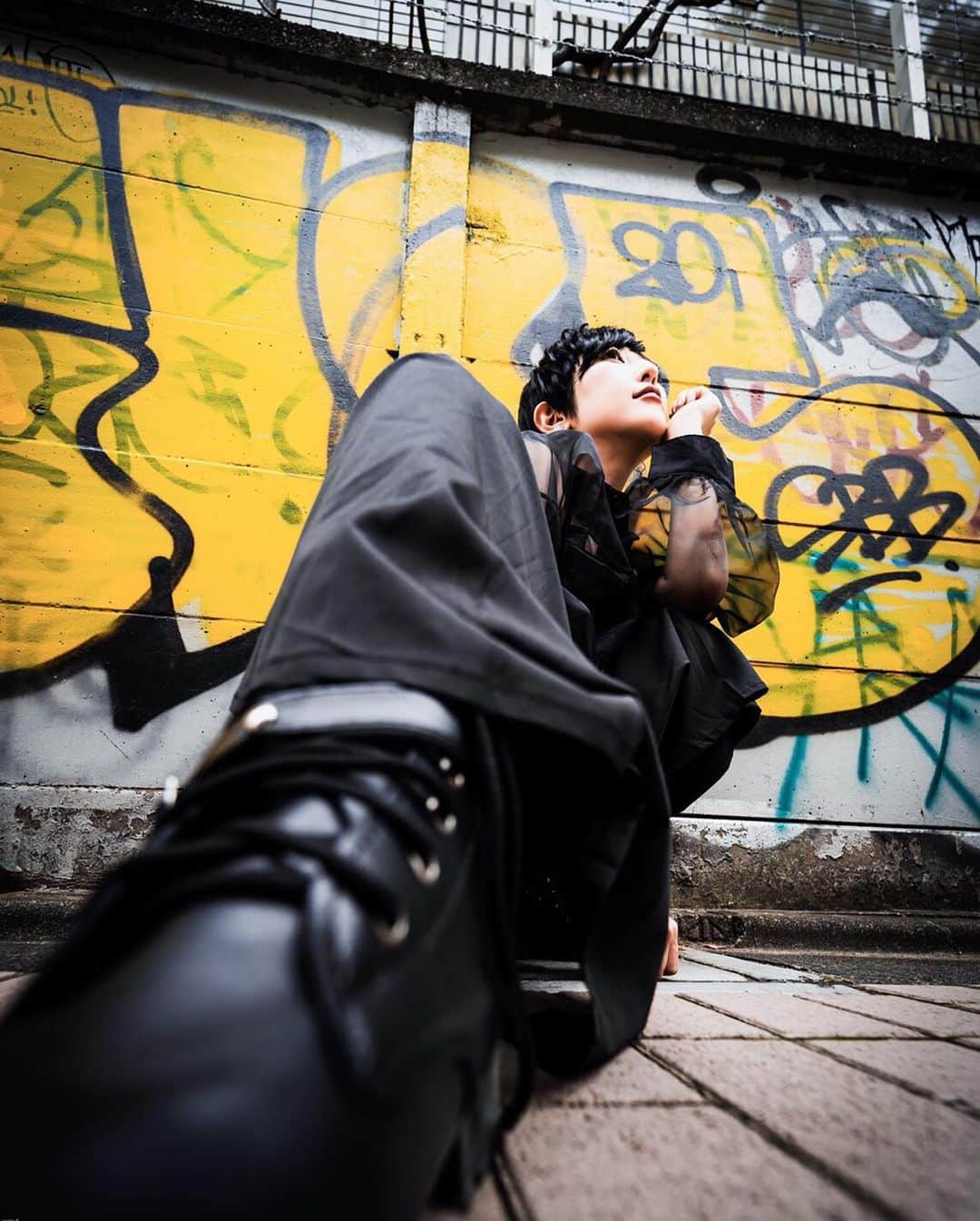 のインスタグラム：「. . . . . かっこよくもありたいし 可愛くもありたい わがままでありたい🤤 . . . . . 📷 @yu_graph_  . . . . . . support by 💪🏽 @takahiro.japan.b  ✂︎ @miyazaki.canon2018  💇🏻‍♀️ @noboru_paris  👗 @fashion_addict_official_  👙 @yukikoshimoe  💅 @h.a.n.a0111  👁 @tcb.sotozaki  👀 @mederu_eyelash  🦷 @福地さん . . Special thanks... 감사합니다♡ . . . #原宿 #裏路地 #彼氏感 #メンズライク #カメラマン #写真家 #アーティスト #ポートレート #撮影 #モデル #アート #artistic #camera #portrait #model  #모델 #찰영 #남친 #남자친구 #멋진사진  #나야나 #셀카 #셀기꾼 #포트레이트 #綺麗は作れる #努力は必ず報われる . . . . . 남자 같아요ㅋㅋㅋ . . 나보다 멋진남자야라구~~ 진짜 그만해ㅋㅋㅋ . . . .」