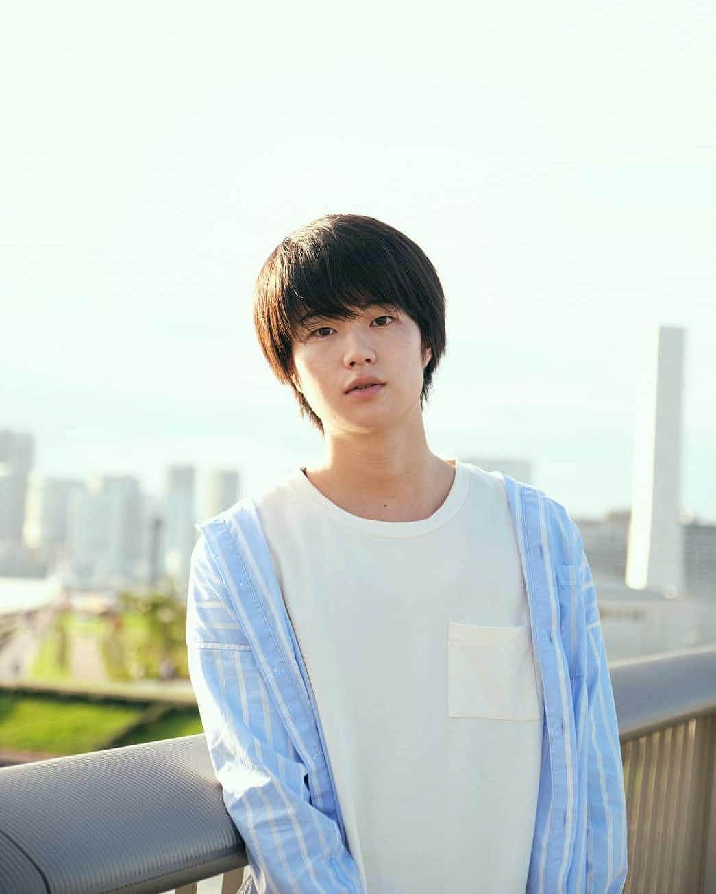 のインスタグラム：「photo by @onimarusakiho  #ノーセット  #こんにちは #photooftheday#photography#photo#camera#portrait#actor#model#fashion#coded#外山将平#役者#俳優#fashion#カメラ好きな人と繋がりたい#camera#今日の外山#ootd#instagood#instalik#film#filmcamera#写真#撮影#カメラ#ポートレート#ファインダー越しの私の世界 #マーチン男子」