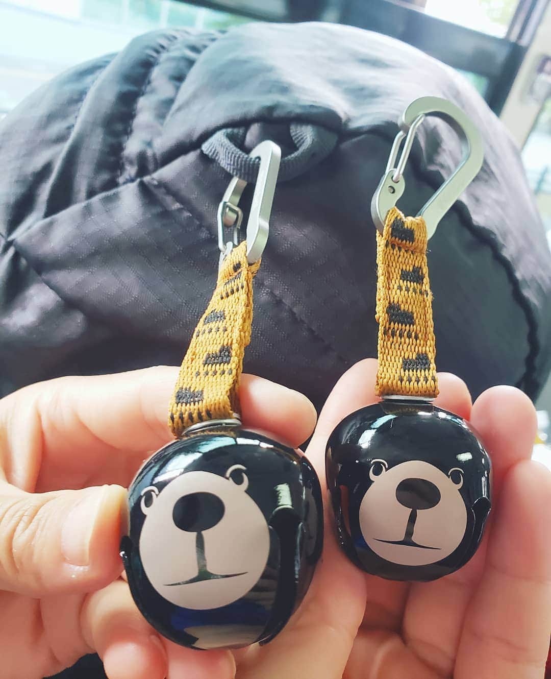 のインスタグラム：「mont-bellの 熊鈴もらいました～🐻🔔  しかもお揃い！ かわいすぎる(*^^*)🐻🐻🐻！！！  少しずつ 山グッズが増えてゆく😚👍🌱🗻✨  #登山 #montbell #熊鈴」