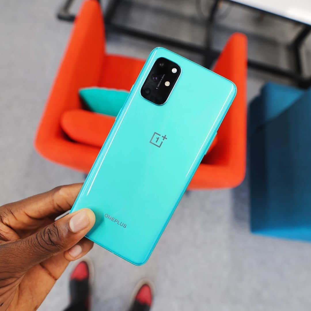 マーケス・ブラウンリーのインスタグラム：「New video up on the new OnePlus 8T, the awkward middle child of the lineup 🤓」