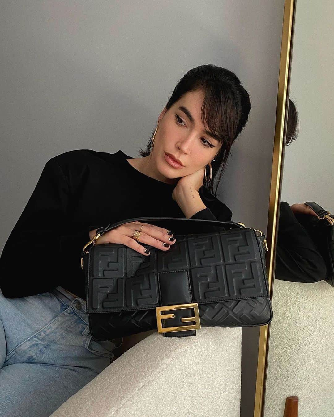 Fendiさんのインスタグラム写真 - (FendiInstagram)「Celebrating #FendIcons day with @brittanyxavier wearing our #FendiBaguette」10月14日 23時45分 - fendi