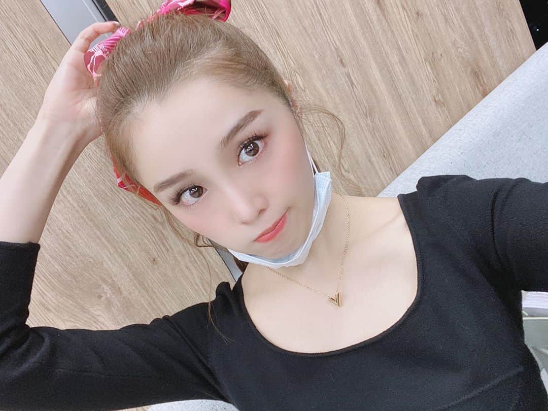 石田安奈のインスタグラム：「おやすみ💖🎀  #ポニーテール　#ヘアカラー　＃女子　#gym  #BLACK #ゲーム女子」