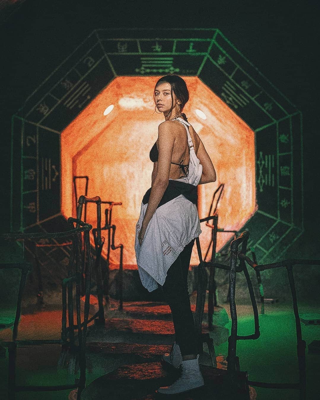 Berlin Tokyoのインスタグラム：「Playing in the rust and darkness. . W/@alexa_luczak  . . . #hellofrom #tokyo #japan」