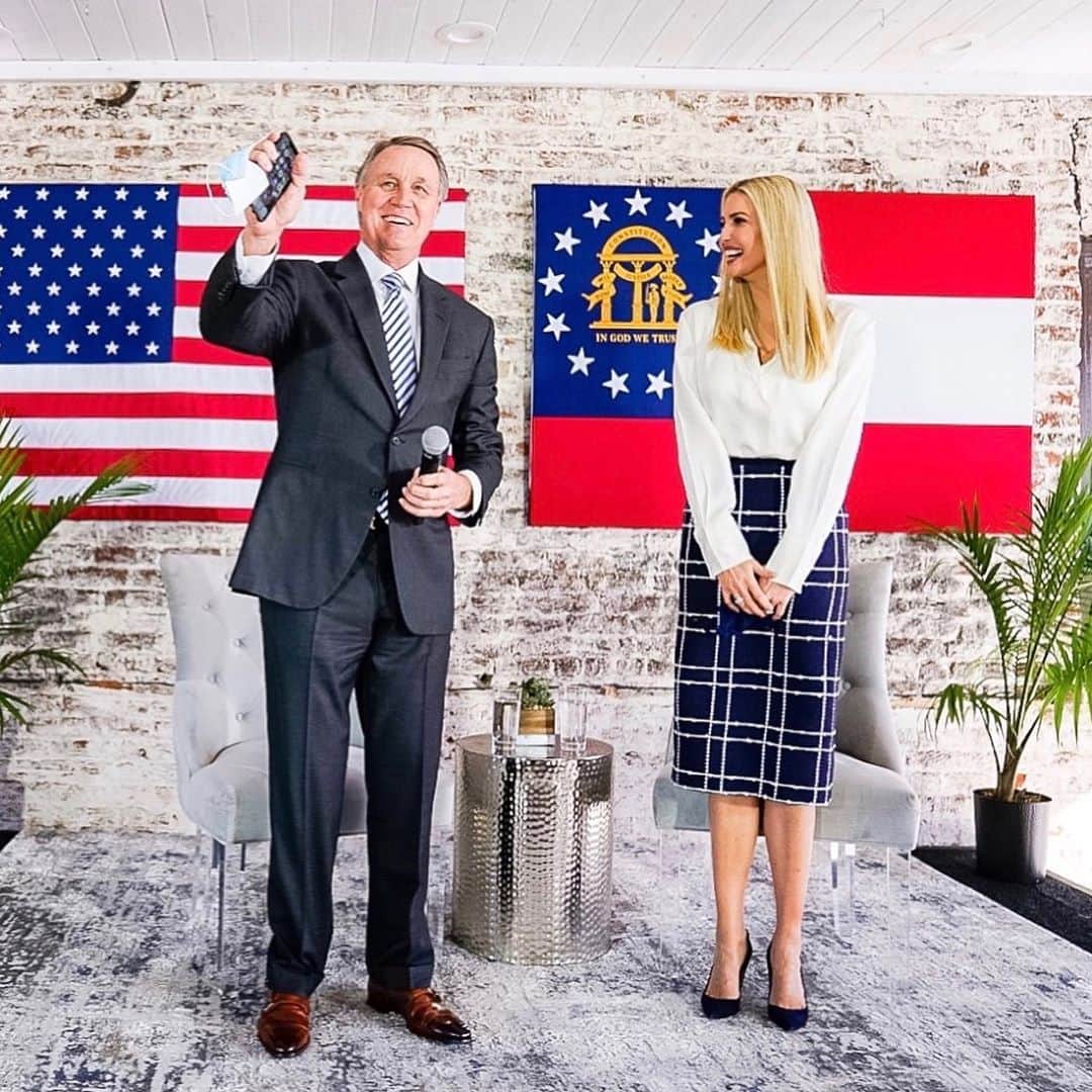 イヴァンカ・トランプのインスタグラム：「Joined my friend Senator Perdue for my fourth stop on the campaign trail this week!   Great to see the people of Georgia 🍑 so excited and ready for four more years of a President who fights for them every single day in the White House! 🇺🇸🇺🇸🇺🇸」