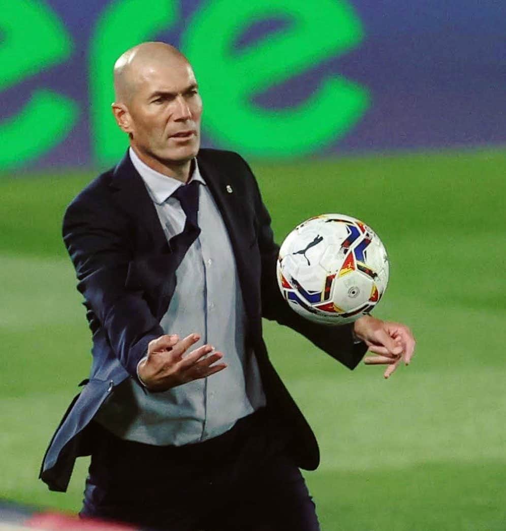LFPさんのインスタグラム写真 - (LFPInstagram)「Describe @zidane in one emoji! 🌟 • #Zidane #RealMadrid #Coach #LaLiga #LaLigaSantander」10月14日 22時33分 - laliga