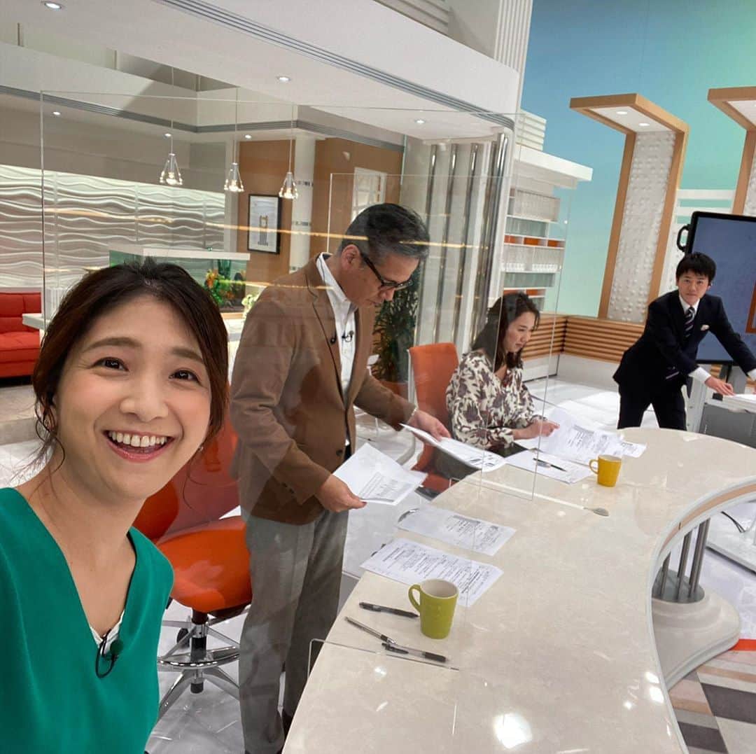 のインスタグラム：「気付くまでシャッター押し続けた人  #これから不定期水曜レギュラー堰八アナ」