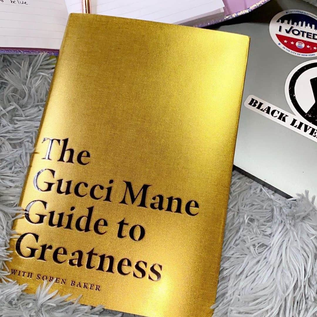 グッチ・メインさんのインスタグラム写真 - (グッチ・メインInstagram)「Thank you to everyone who got #TheGuccimaneGuideToGreatness make sure you go and grab a copy today 📖📚」10月14日 22時36分 - laflare1017