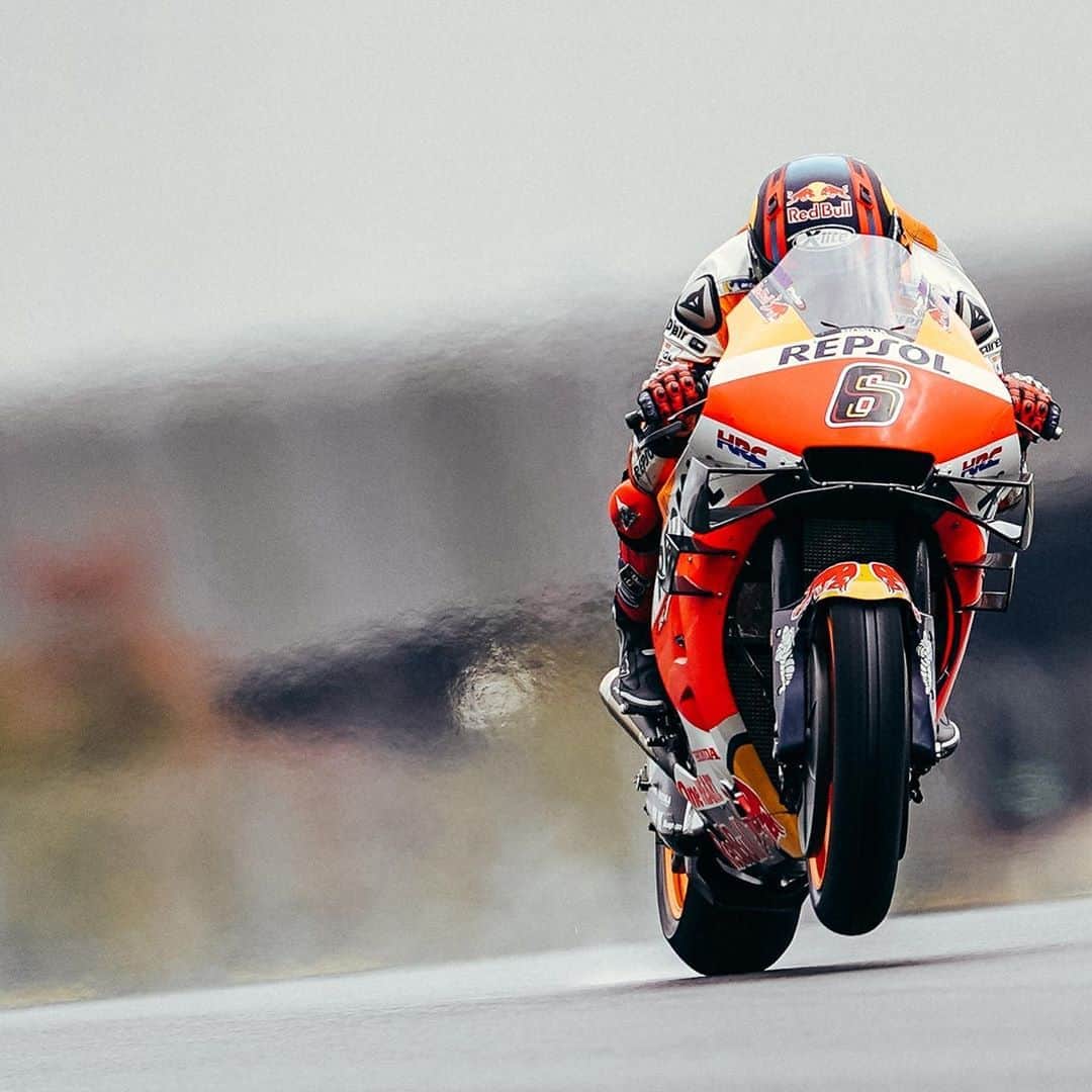 レプソル・ホンダのインスタグラム：「Double top ten. Double #WheelieWednesday」