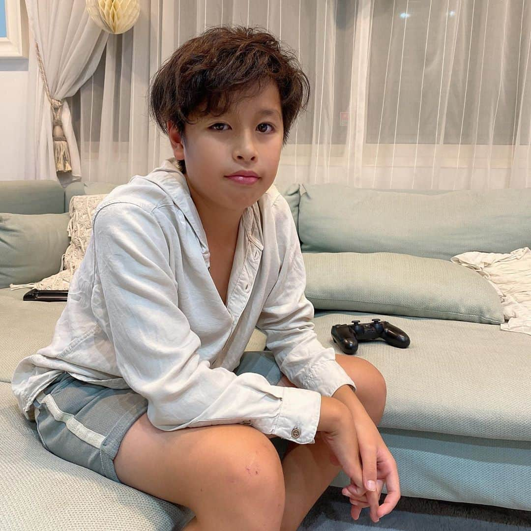 りりさんのインスタグラム写真 - (りりInstagram)「ゲーム中はあまりかまちょすると怒られます🥵🥵🥵🥵🥵🥵🤢🤢🤢🤢🤢  #showroom #おりりroom #Popteen #芸能部 #topteens #トップティーンズ #jmix #ジェイミックス #model #モデル #jc2 #りり#おうせ#姉弟」10月14日 22時45分 - riiiiiriiii0308