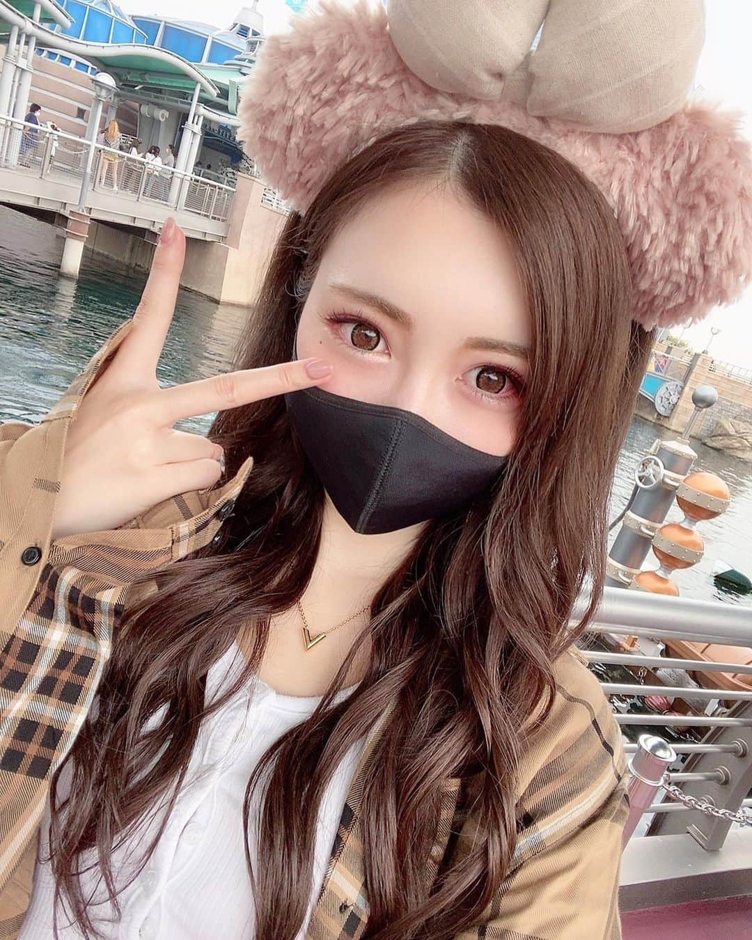 はづきてぃさんのインスタグラム写真 - (はづきてぃInstagram)「・ ❤️美意識向上委員会❤️ こないだ、もとび美容外科クリニックさんで 眉間のボトックスやってきたよ💖 眉間と眉上の筋肉ずっと気になってたから やっとできて嬉しい💉 ちょっと痛かったけど耐えられる程度😂 ・ 今ぢゃもうびっくりするくらい 眉間にシワ寄せようと思ってもできない❤️ シワはクセになって跡できちゃうから 跡になる前にボトックスやるのがおすすめだよ！ ・ ・ #もとび　#もとび美容外科クリニック　#美肌治療　#おすすめ　#美容皮膚科　#美容外科　#ボトックス　#眉間のシワ #眉間ボトックス #ボトックス注射 #美意識高い人と繋がりたい #美意識向上委員会」10月14日 22時52分 - hazukitty_official