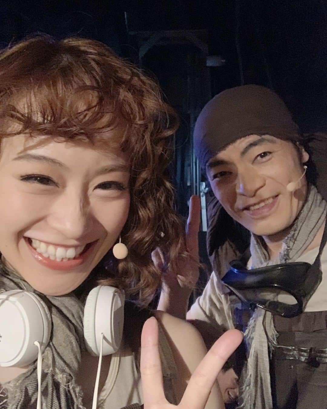 愛希れいかさんのインスタグラム写真 - (愛希れいかInstagram)「凌さん。 同い年の凌さん。 本当に尊敬する素晴らしいお人柄。舞台に対する姿勢、みんなへの気遣い…すごすぎる。勉強させて頂くことばかりでした。 凌さんのアンディすきだったなぁ☺️ #アンディ #松田凌 さん  いっつも優しいおさむさん。 おさむさんのダンスかっこよかったー！ 優しい笑顔が最高にすてき☺️ #原田治 さん  いっとくさん。 私が身体のことで悩んでたら、ストレッチの仕方、相談にのってくれて…優しすぎるいっとくさん😭 #飯田一徳 さん  ゆっけさん。 ゆっけさんの優しさに本当に何度も助けられたなぁ。 ゆっけさんとは結構たくさん、舞台での絡みがあって嬉しかったぁー☺️ #穴沢裕介 さん  ひろむさん。 いつも、見守って下さっていて、気遣って下さって、本当にひろむさんの優しさに感動したなぁ🥺 感謝です。。。 #HILOMU さん」10月14日 22時54分 - manakireika_official