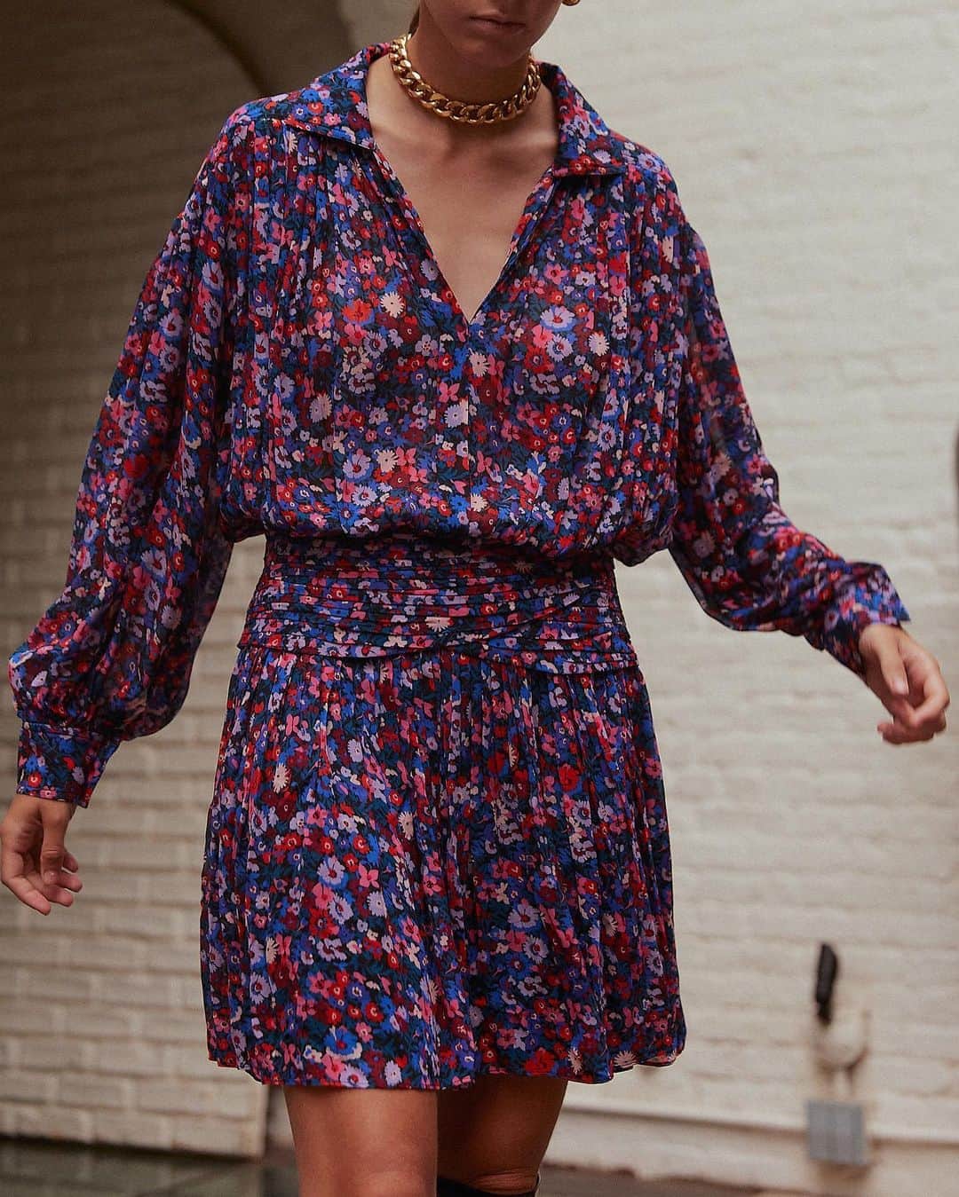 デレクラムのインスタグラム：「The Valou Pleated Dress – Breezy and effortless.」