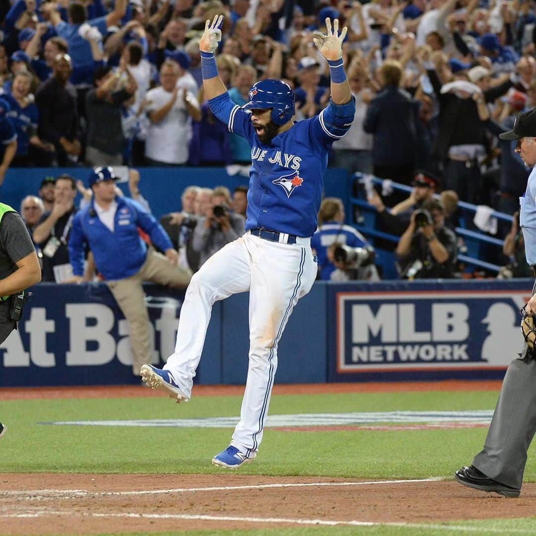 トロント・ブルージェイズさんのインスタグラム写真 - (トロント・ブルージェイズInstagram)「5 years ago today, @joeybats19 unleashed the Bat Flip heard ‘round the world! Where were you when it happened?」10月14日 23時00分 - bluejays