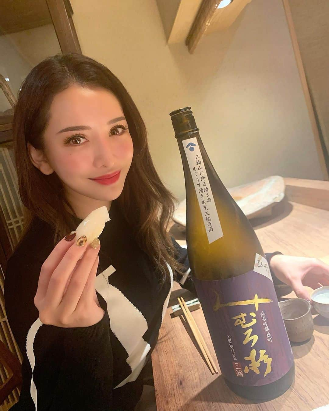 伊東亜梨沙さんのインスタグラム写真 - (伊東亜梨沙Instagram)「波濤🍣🍶 . 石川グループのお鮨屋さん。 流石すぎるつまみの美味しさ🥰 つまみというか、もう割烹レベル👏 お鮨も前回行った時よりも更に美味しくなってた❤️ . 日本酒飲み過ぎて顔赤い。笑 . #ありログ #tokyogourmet #東京グルメ #寿司 #鮨 #波濤 #予約困難店 #foodie #foodstagram #foodiegram」10月14日 23時01分 - arisa__917m