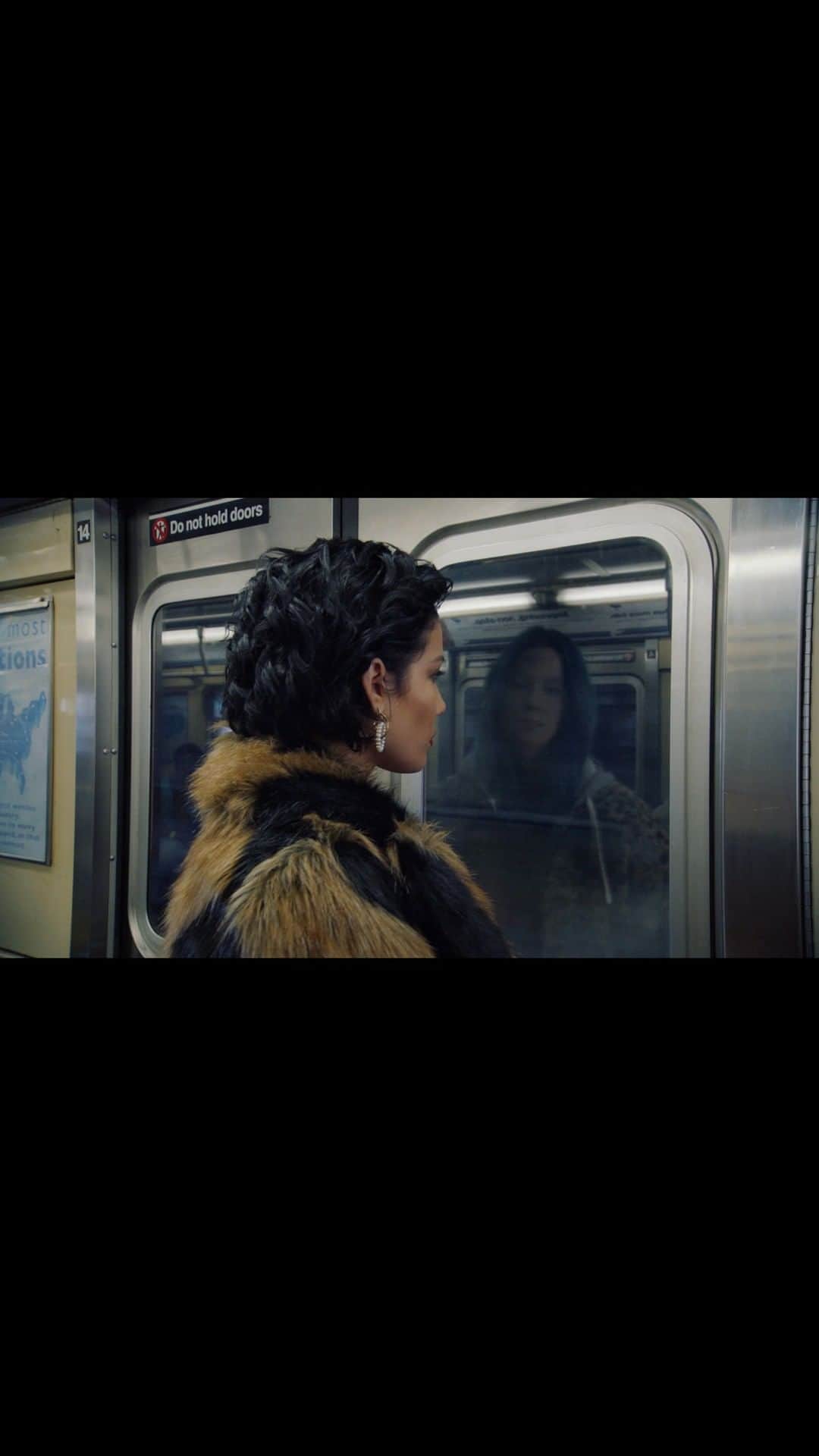 Halseyのインスタグラム：「I found my motivation in the lights and my name in the signs. Soak up the richness around you. Never give in. Kings aren’t made overnight. 👑 @budweiser #BeAKing」