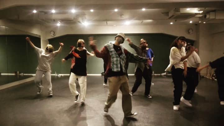 akihicのインスタグラム：「きょのれす ・・・ @simonblazemusic  ・・・ #dance  #music  #lesson  #キテクレタミンナアリガとぅ  #今日は忙しくて体力なくてボロボーロマルコポーロ」