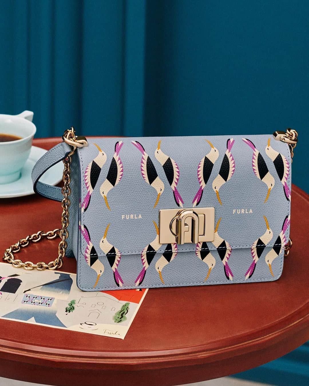 フルラのインスタグラム：「An original approach to design and color: the new Furla 1927 Mini Crossbody.  Creative Direction: Magnus Berger & Tenzin Wild @thelast_universe Photographer Director: @giampaolosgura Stylist: @sissy.vian Hair Stylist: @francogobbi1 Make up: @cosettagiorgetti  #thefurlasociety #furlafeeling #newcollection #furla #accessories #fashion」