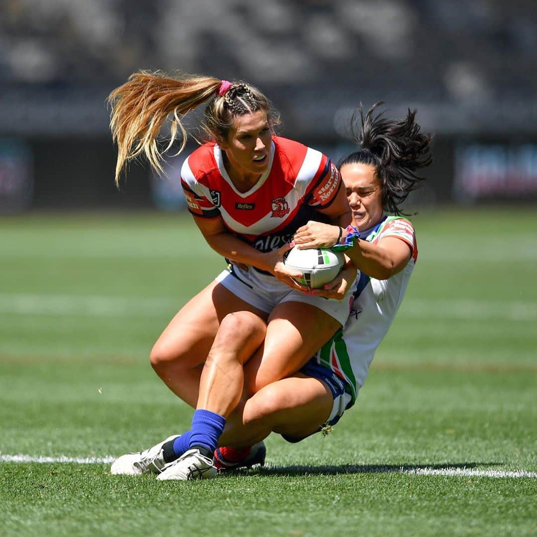 シャルロッテ・キャスリックのインスタグラム：「Extremely disappointed to be ruled out of the remainder of the NRLW season due to 2 fractures in my lumbar spine. As much as I’d love to be able to finish the season with the girls I have so much faith in them to bring home their first premiership! I’ve enjoyed my short rugby league stint and I’m so grateful to the Sydney Roosters for giving me this opportunity. Thanks for all the love, I’m okay and will be cheering for the girls from the stands 🙌🏽❤️🐓」