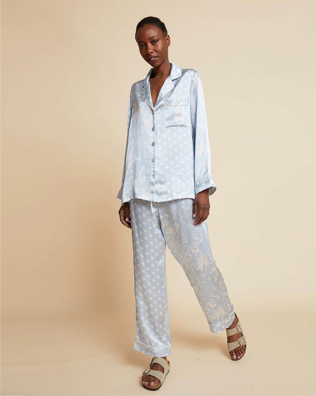 のインスタグラム：「Karen’s personal favourite from the new @PapinelleSleepwear x Karen Walker collection, spliced ivy print on the softest silk.」