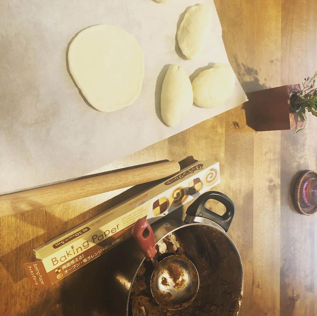 大熊啓誉さんのインスタグラム写真 - (大熊啓誉Instagram)「美味しい無水カレーを昨日作り、こりゃカレーパンの中に入れたら完璧のカレーだ！と、1からカレーパンを作ってみた！！  #見た目はいいが、完全に失敗」10月14日 14時59分 - ookuman