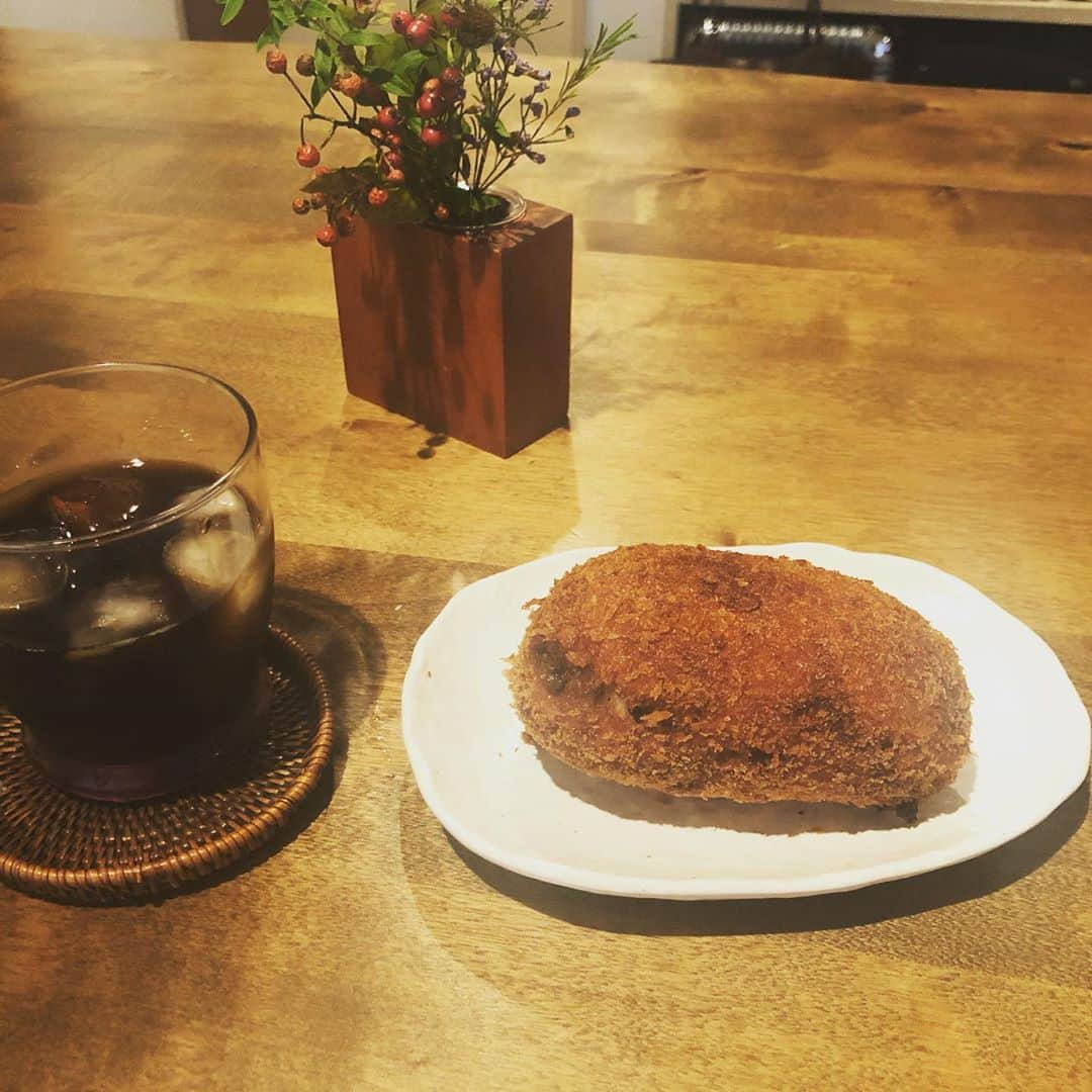 大熊啓誉さんのインスタグラム写真 - (大熊啓誉Instagram)「美味しい無水カレーを昨日作り、こりゃカレーパンの中に入れたら完璧のカレーだ！と、1からカレーパンを作ってみた！！  #見た目はいいが、完全に失敗」10月14日 14時59分 - ookuman