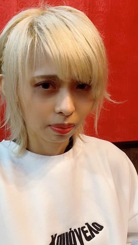 菅沼千紗のインスタグラム：「【虫苦手な人注意してね！！】 . まりこの食レポ、、、、 . . #イイオワ」