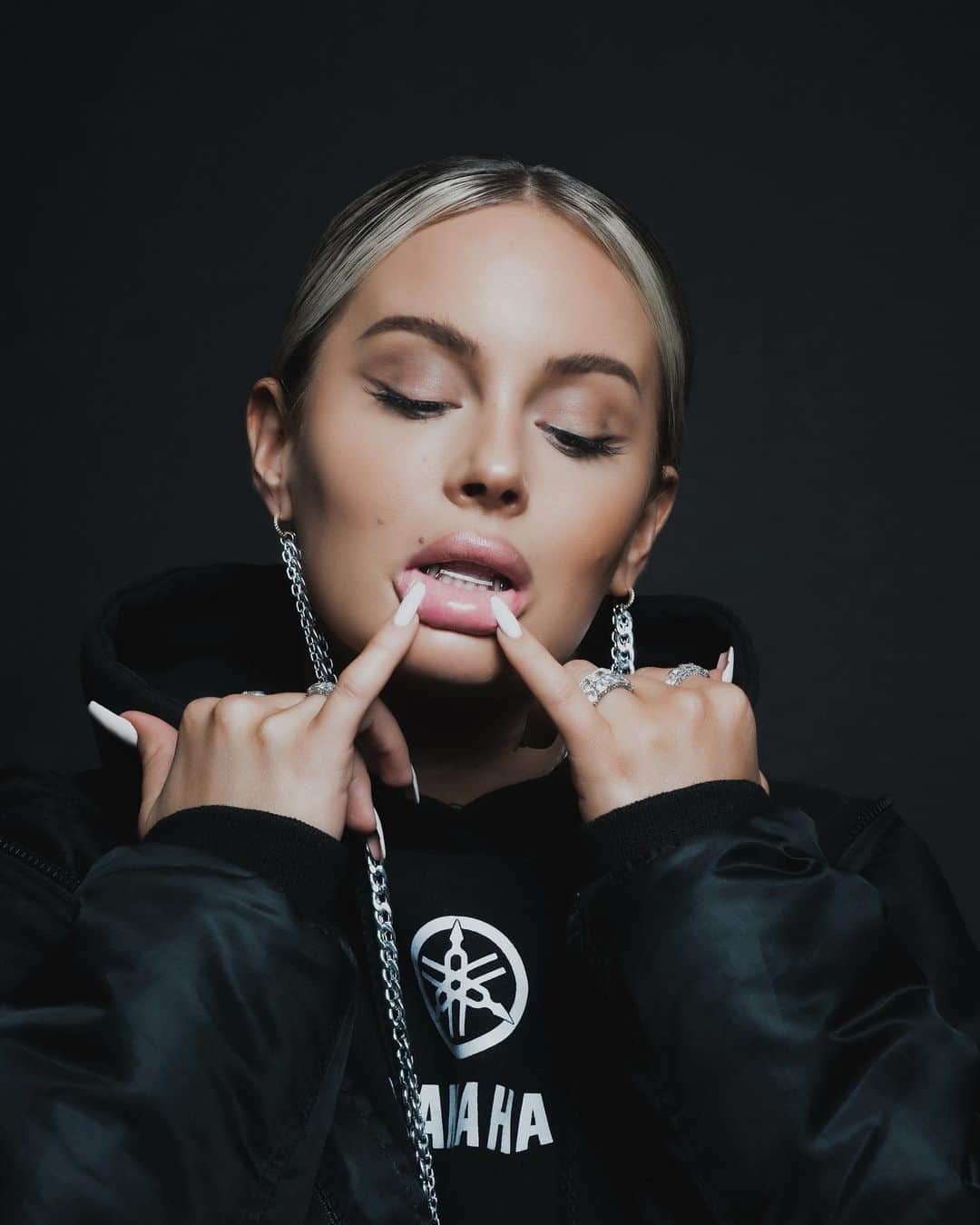 ファニー・リックマンのインスタグラム：「Alter ego 👸🏼」
