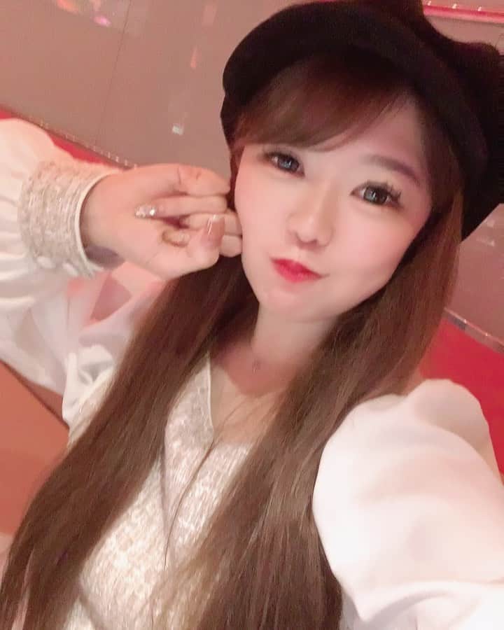 愛咲えれなのインスタグラム：「.. . たのしくのみたいー🥺💕 今日も出勤してます🥰 最近私暇が続いてますので 助けて頂けると嬉しいです😭💓 . 大阪府大阪市中央区東心斎橋2-3-17 パピヨンビルB1F . Club IRIS 愛咲 えれな  . #愛咲えれな #きゃばきゃば #撮影 #キャバ嬢 #iris #キャバクラ #クラブ #ミナミ #北新地 #宗右衛門町 #ポケパラ #指名 #えれな #シャネル #バースデーイベント #シャンパン #アルマンド #踊れるキャバ嬢 #踊れるキャバ嬢といえばえれな #イリス #ホステス #いいね返し #キャバ #ソウメイジャパン #ベルロゼ　#クラブイリス #黒髪ロング #フォロー増やしたい」