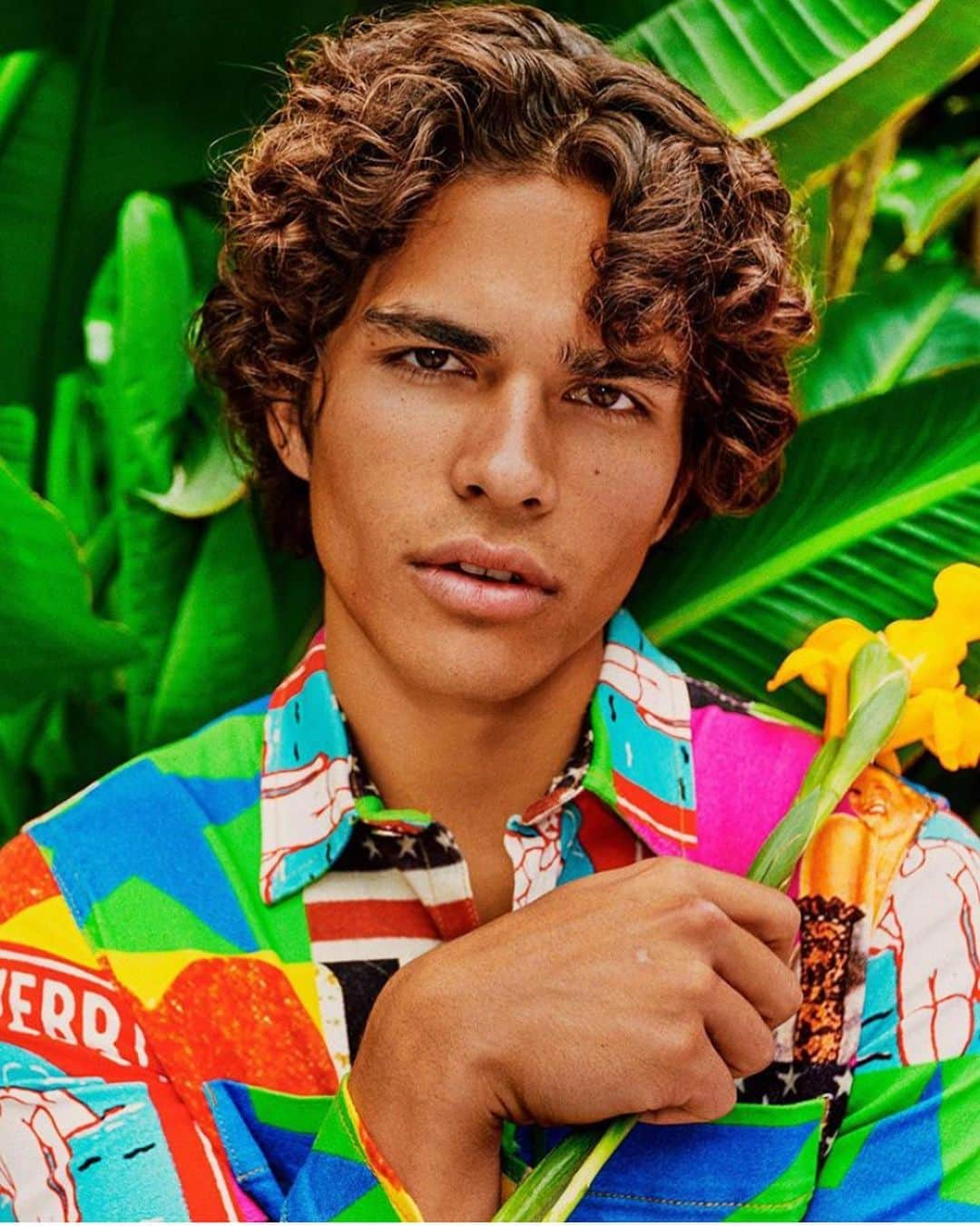 ジェームスロングのインスタグラム：「@alexaiono styled by @nicolaformichetti in @peterblakeartist x @iceberg collaboration 💜❤️💙💚 photo by @christianhogstedt for @sbjctjournal」