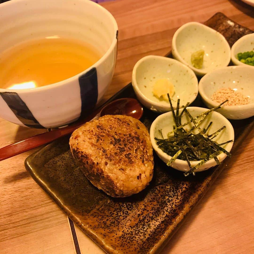 のインスタグラム：「焼きおにぎりのお茶漬けを初めて食べました😚✌️美味しかった！  #浜浦彩乃 #お茶漬け」