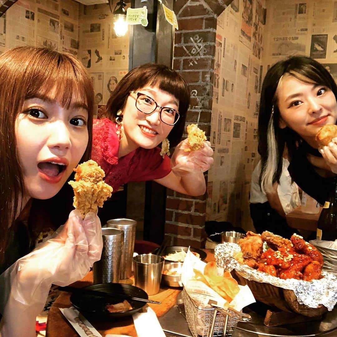 松浦志穂さんのインスタグラム写真 - (松浦志穂Instagram)「先月始め頃に韓国チキン🍗おたかさんとA-NONさんと🍺チャプチェは1人で2皿食べたいくらいLOVE。じゃがいもナムルは自分で作ってボール一つ一気に食べ切るくらいLOVE ・ #韓国チキン  #新大久保 #吉本坂46」10月14日 15時50分 - matushiho