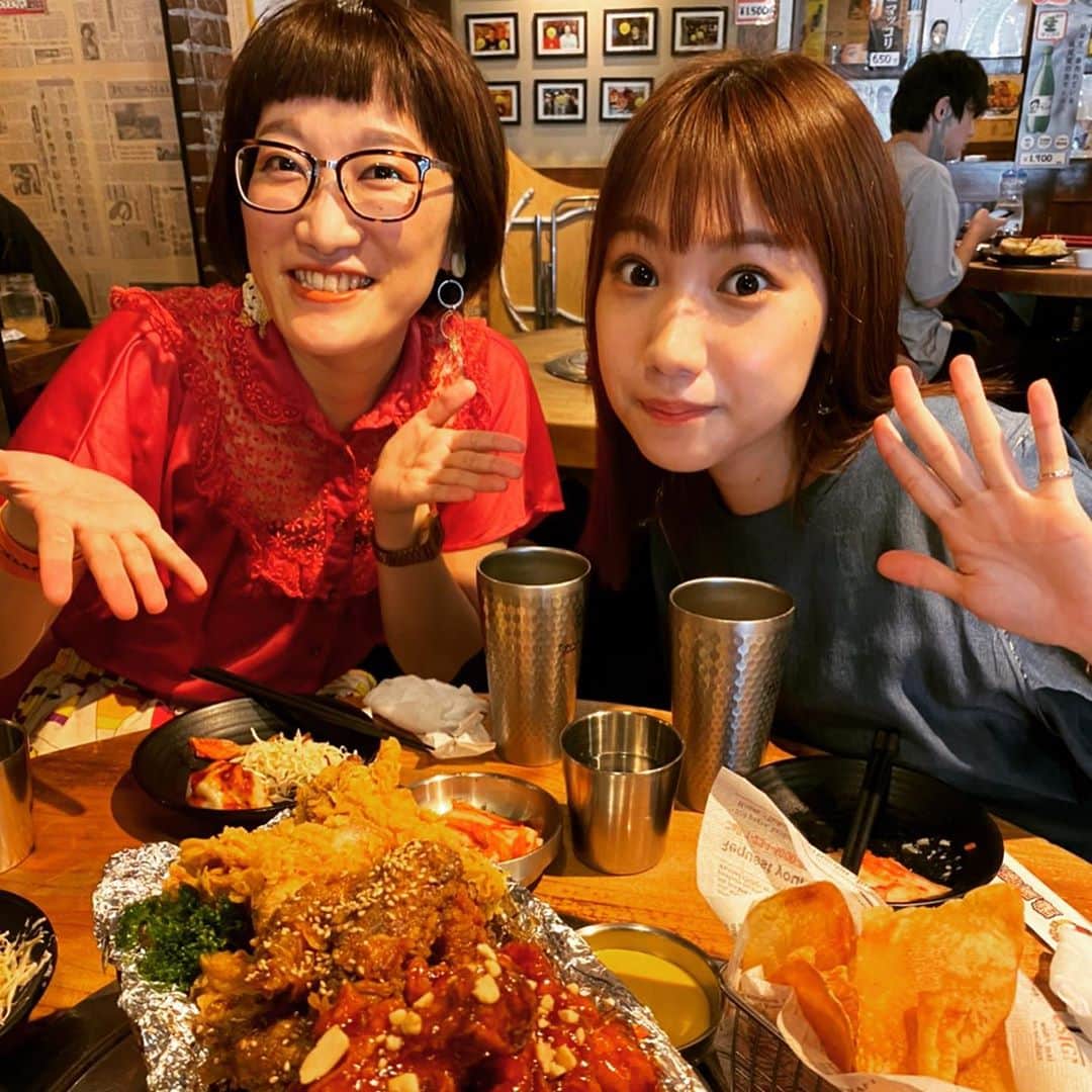 松浦志穂のインスタグラム：「先月始め頃に韓国チキン🍗おたかさんとA-NONさんと🍺チャプチェは1人で2皿食べたいくらいLOVE。じゃがいもナムルは自分で作ってボール一つ一気に食べ切るくらいLOVE ・ #韓国チキン  #新大久保 #吉本坂46」
