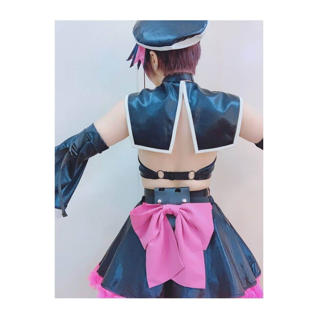 みさこさんのインスタグラム写真 - (みさこInstagram)「ボディがら空き系のバンもん！新ライブ衣装🎀  M企画さんのお服が、以前から素敵だなあと思ってました。媚びとか大衆向けとは正反対にあるような、己の中の強過ぎる“かわいい”と“せくしー”を表すようなこだわりを感じていたからでした🎀  ものすごく親身にメンバーにもヒアリングしてもらいながら、めっちゃかわいいお衣装を作ってくださって本当に感謝…何よりM企画さんがチャレンジする気持ちも一緒に持ってくれているような気がしたのが、とても嬉しかったです🎀  私たちに関わってくれる人は、メンバーはもちろんチームの全ての方、スタッフさんやもんスター全員にとっても、“自分にとってのバンもん！”であれたら嬉しいなと思ってます🎀  前回に引き続き文が長い🎀」10月14日 15時52分 - skcmisako